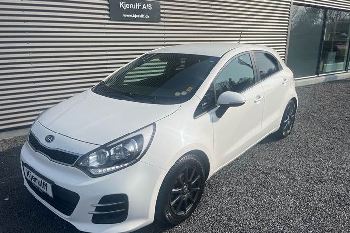 Hvid Kia Rio fra 2016