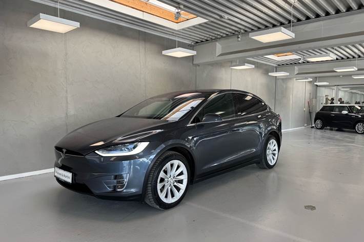 Grå Tesla Model X fra 2020