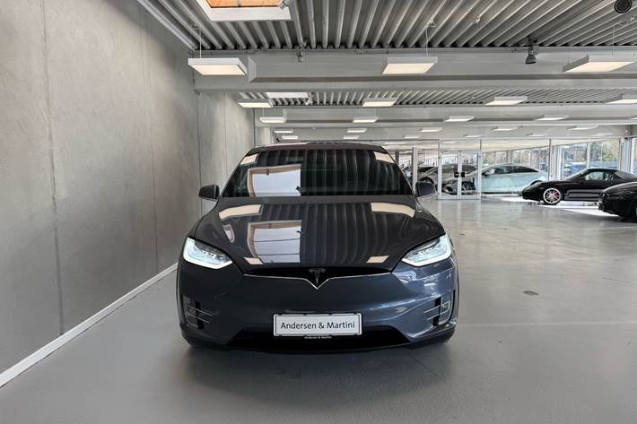Grå Tesla Model X fra 2020