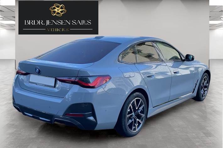 Grå BMW i4 fra 2023