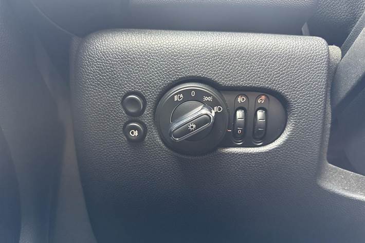 Grøn Mini Cooper fra 2023