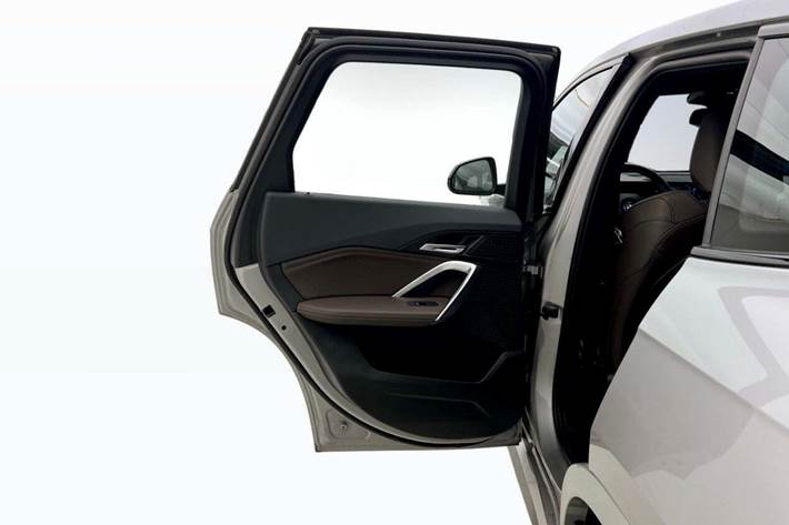 Sølv BMW iX1 fra 2023