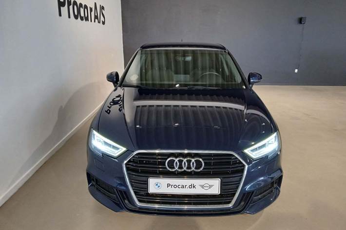 Blå Audi A3 fra 2019