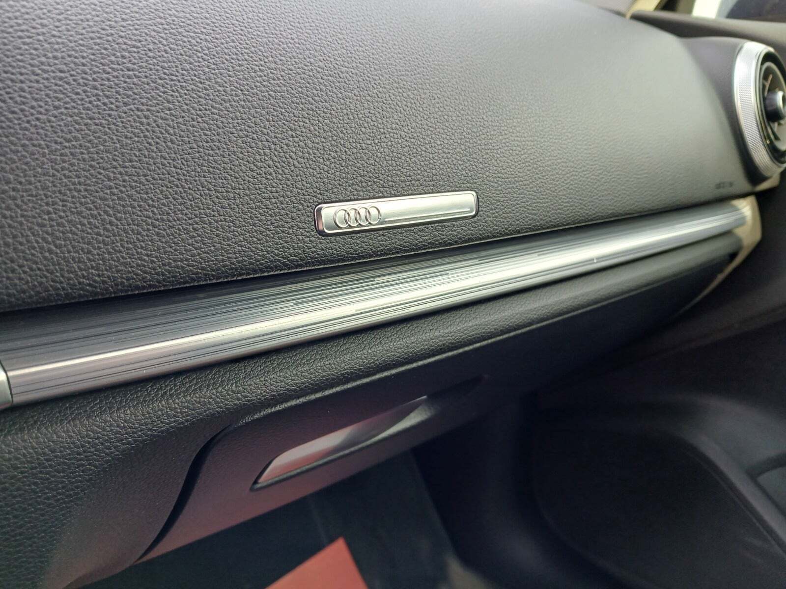 Blå Audi A3 fra 2019