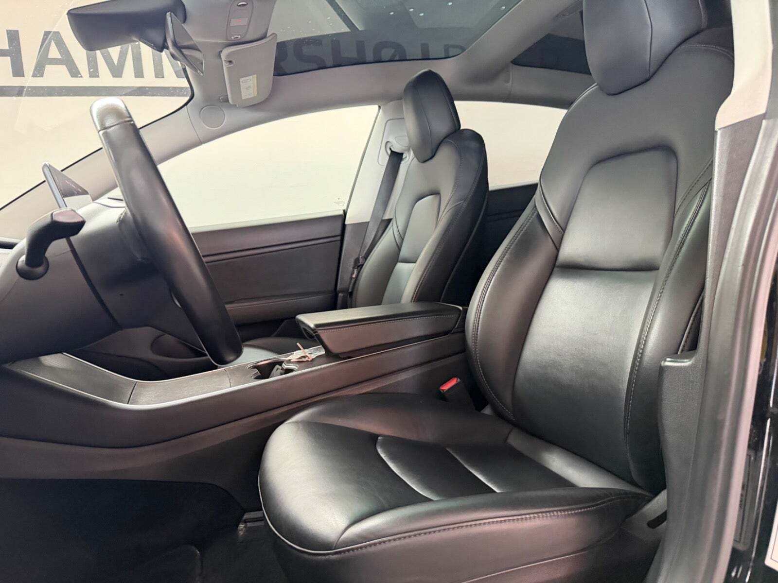 Sort Tesla Model 3 fra 2019