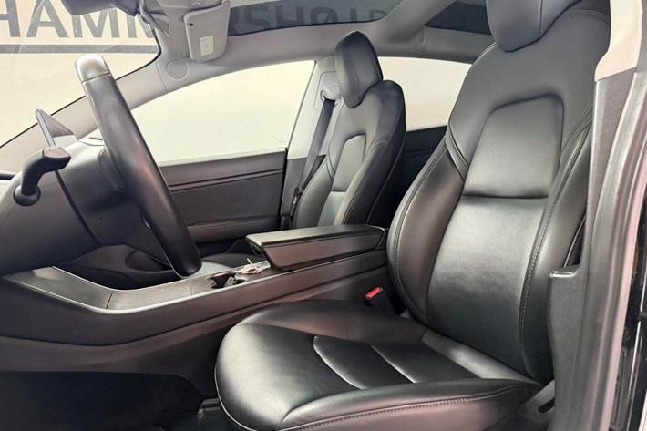 Sort Tesla Model 3 fra 2019