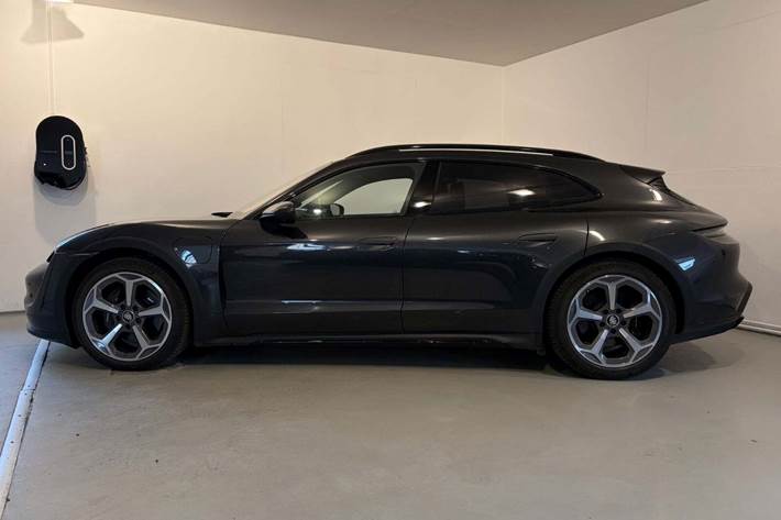 Grå Porsche Taycan 4 fra 2022