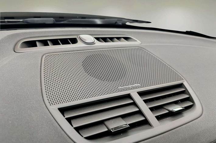 Blå Polestar 2 fra 2024