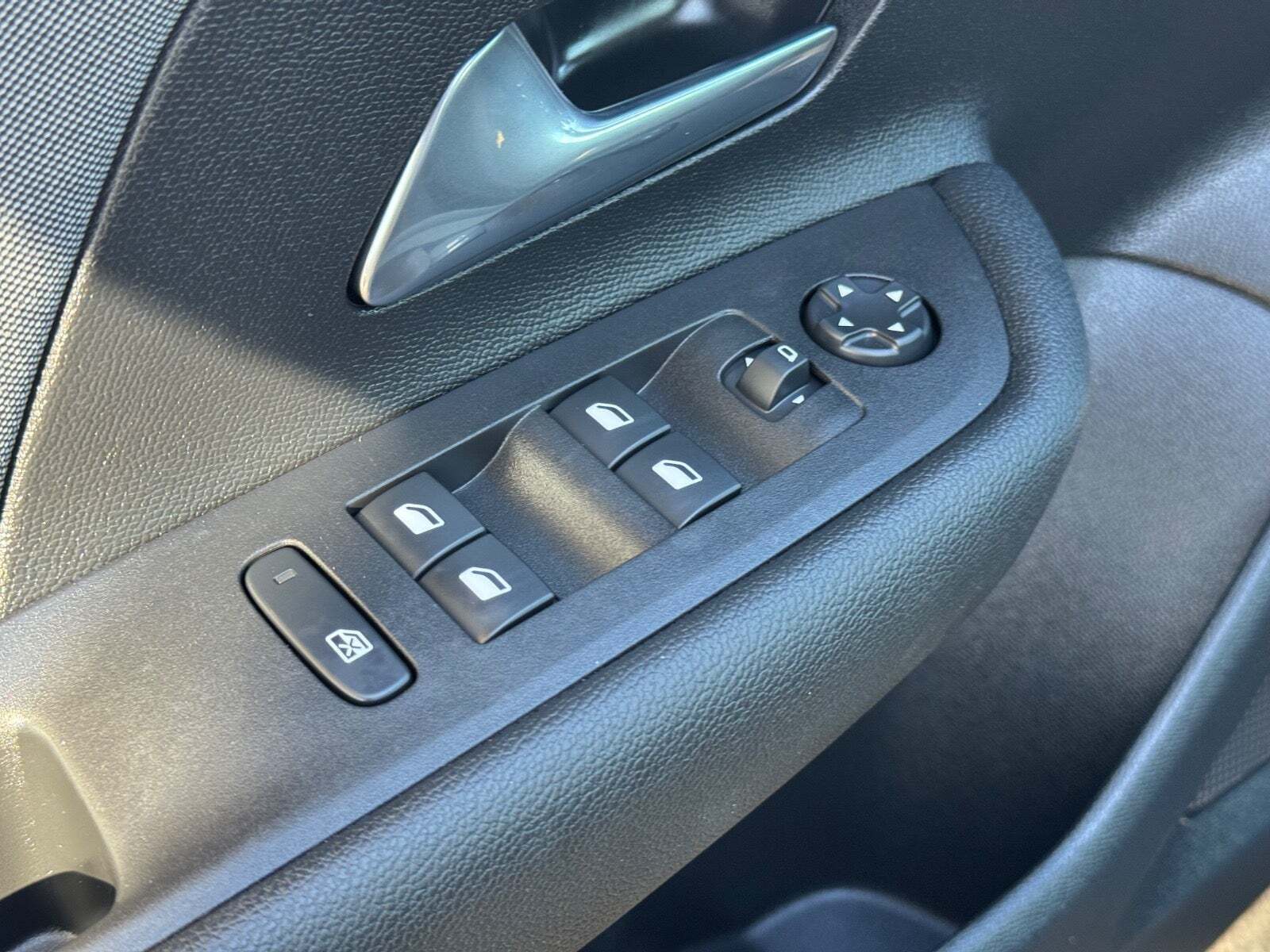 Sort Opel Mokka-e fra 2023