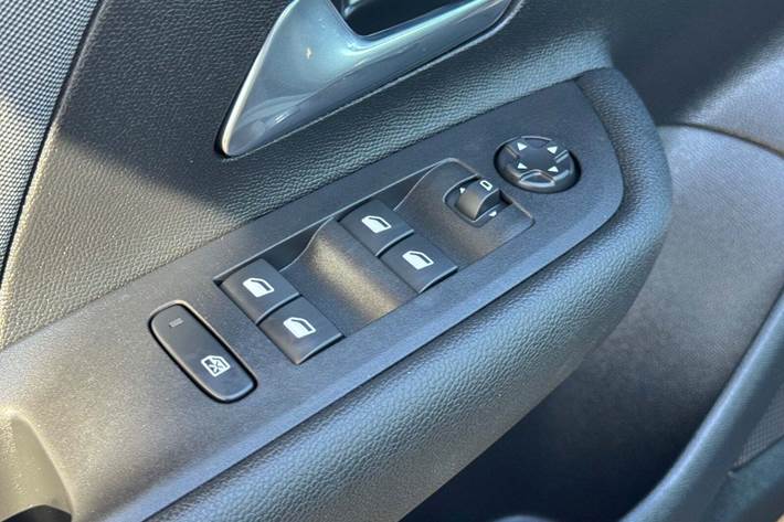 Sort Opel Mokka-e fra 2023