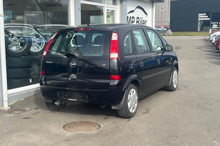 Sort Opel Meriva fra 2004