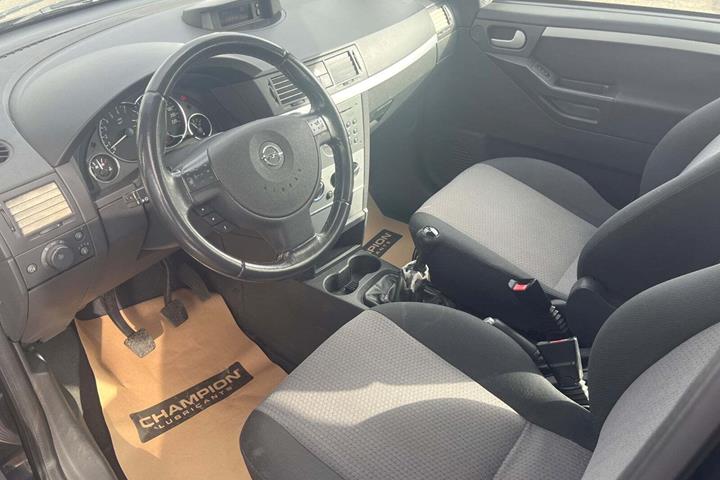 Sort Opel Meriva fra 2004