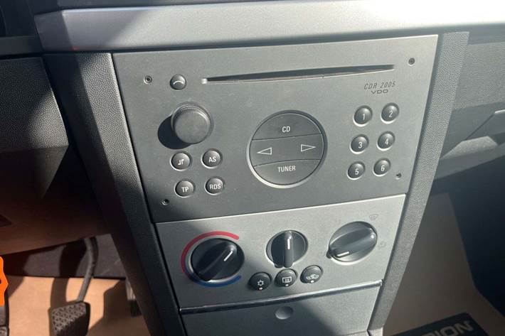 Sort Opel Meriva fra 2004