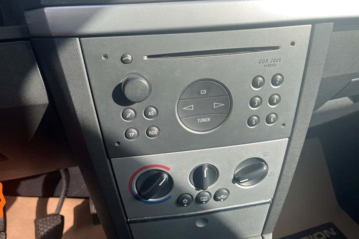 Sort Opel Meriva fra 2004