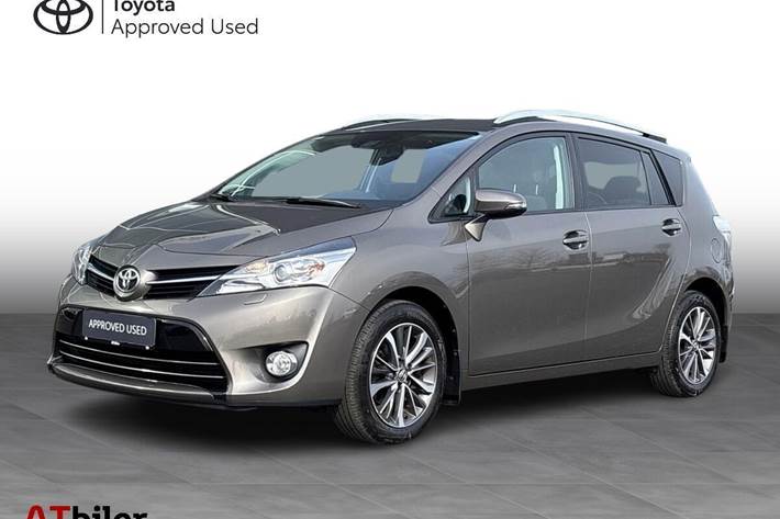 Grå Toyota Verso fra 2017