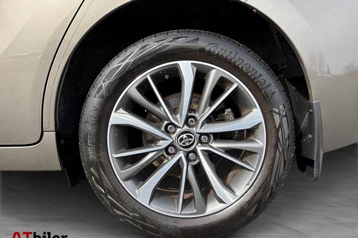 Grå Toyota Verso fra 2017