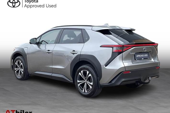 Grå Toyota BZ4X fra 2023