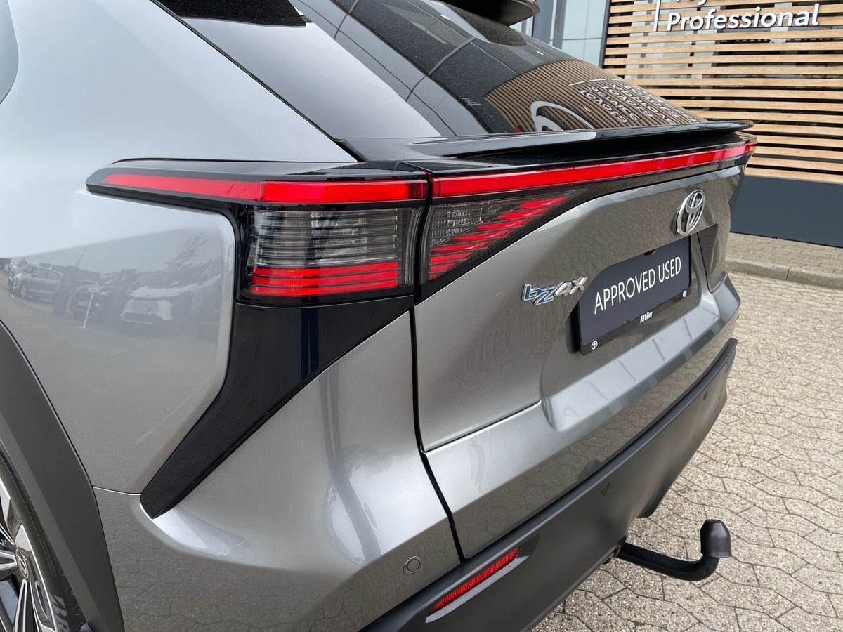 Grå Toyota BZ4X fra 2023