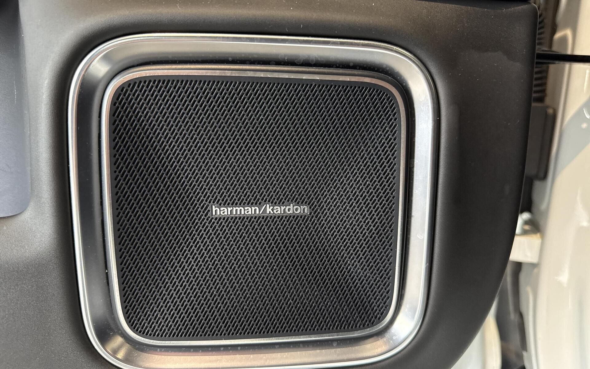 Hvid Polestar 4 fra 2025