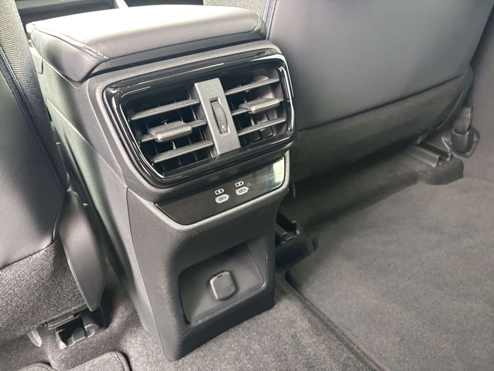 Grå Lexus RZ fra 2024