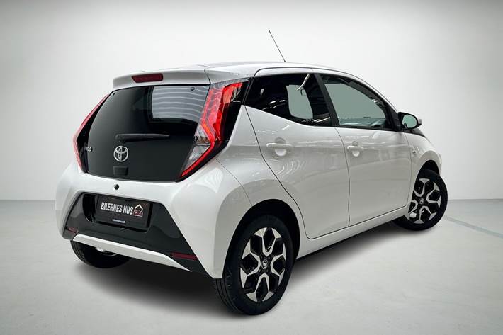 Hvid Toyota Aygo fra 2021
