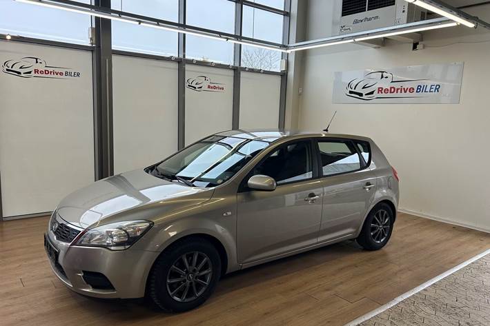 Brun Kia Ceed fra 2010