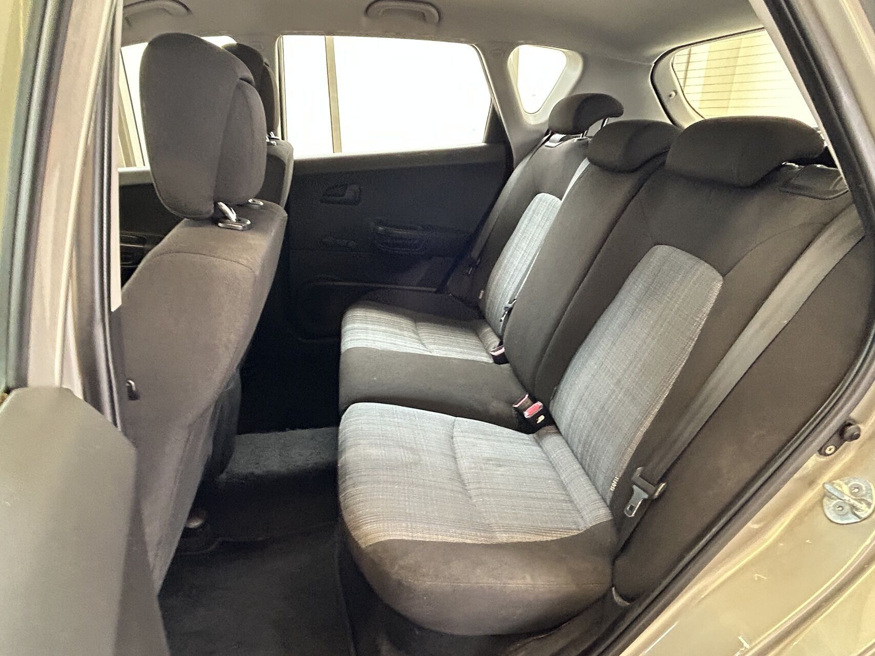 Brun Kia Ceed fra 2010