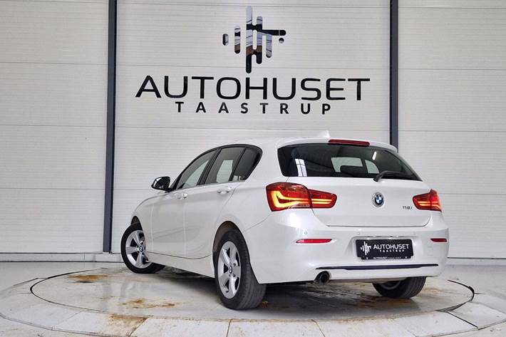 Hvid BMW 118i fra 2018