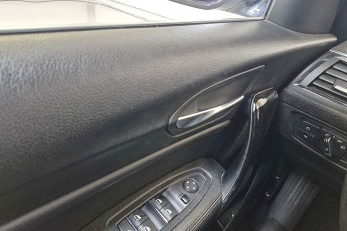 Hvid BMW 118i fra 2018