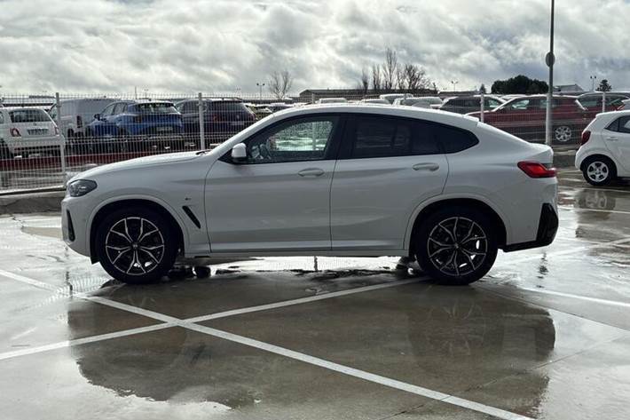 Sort BMW X5 fra 2024