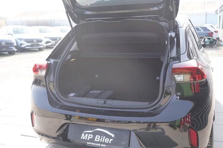 Sort Opel Corsa-e fra 2024