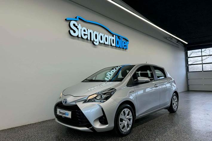 Sølv Toyota Yaris fra 2020