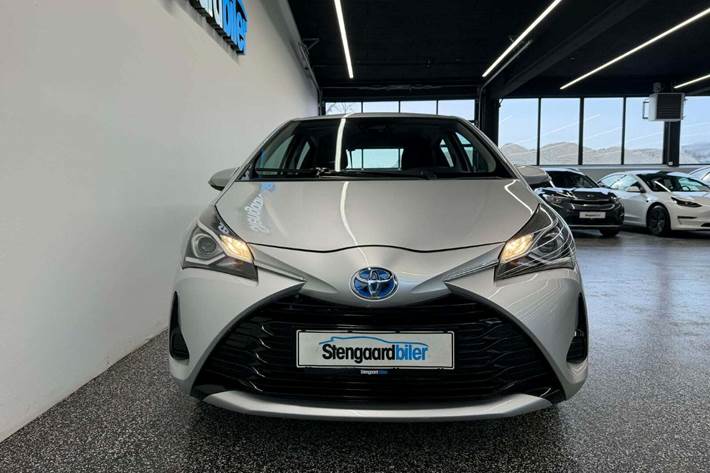 Sølv Toyota Yaris fra 2020