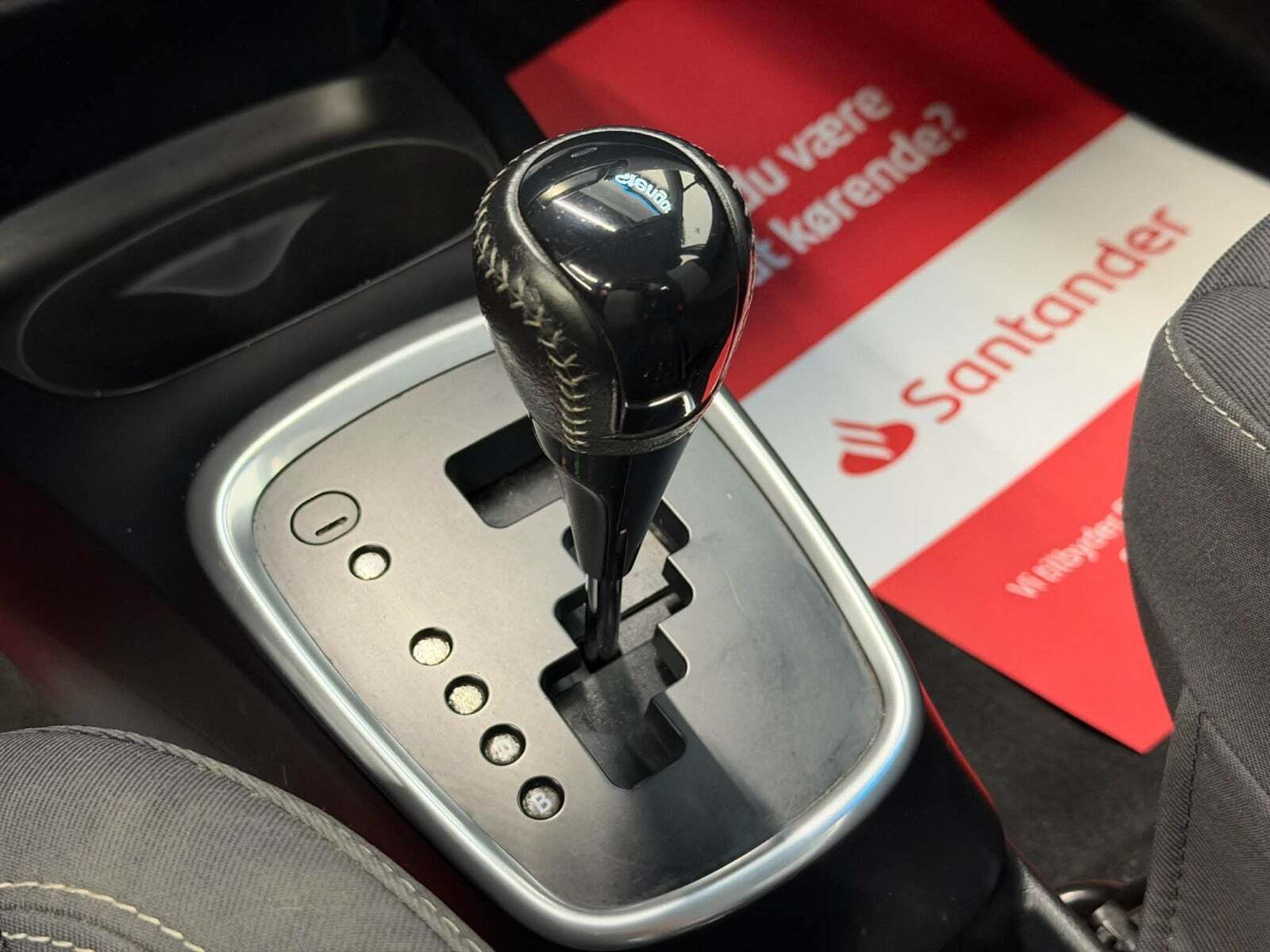 Sølv Toyota Yaris fra 2020