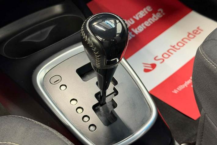 Sølv Toyota Yaris fra 2020