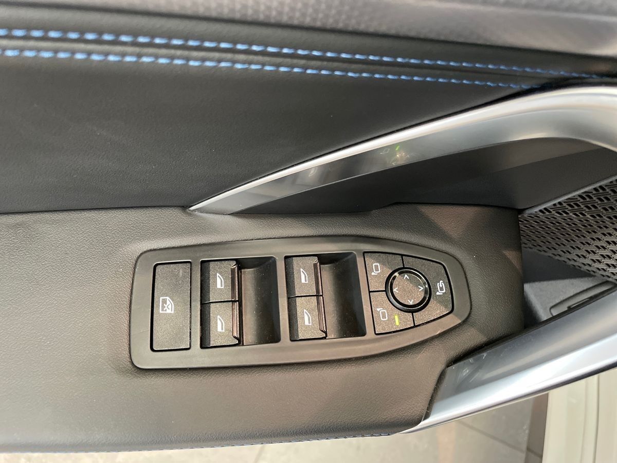 Hvid BMW iX1 fra 2024