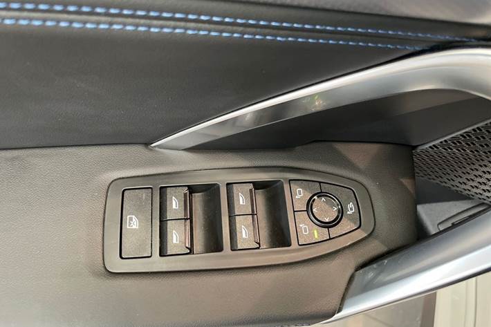 Hvid BMW iX1 fra 2024