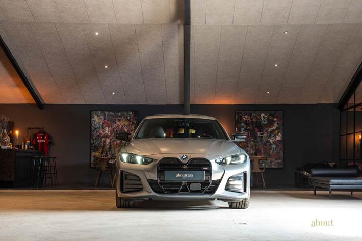 Grå BMW i4 fra 2024