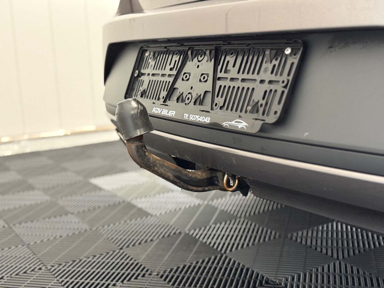 Grå VW Golf VII fra 2019