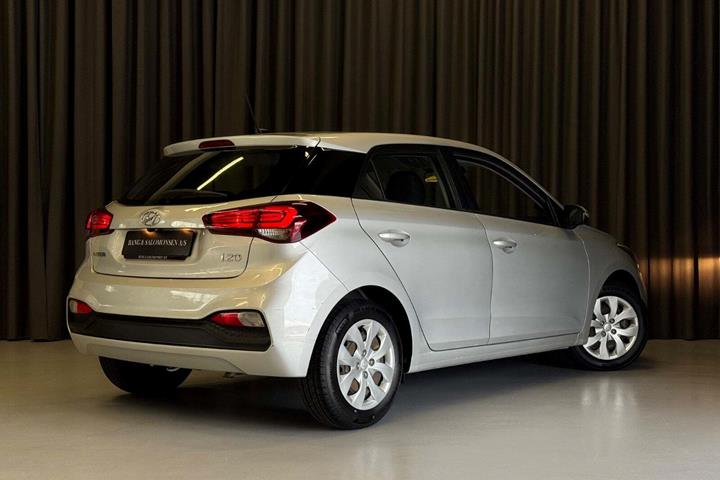 Sølv Hyundai i20 fra 2018