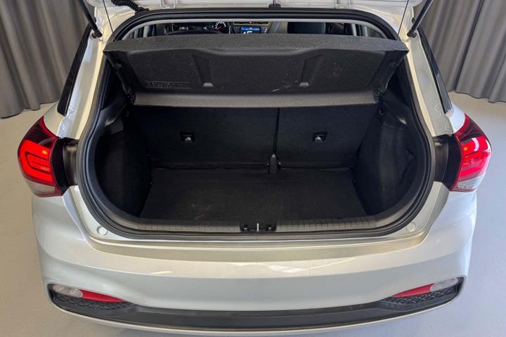 Sølv Hyundai i20 fra 2018