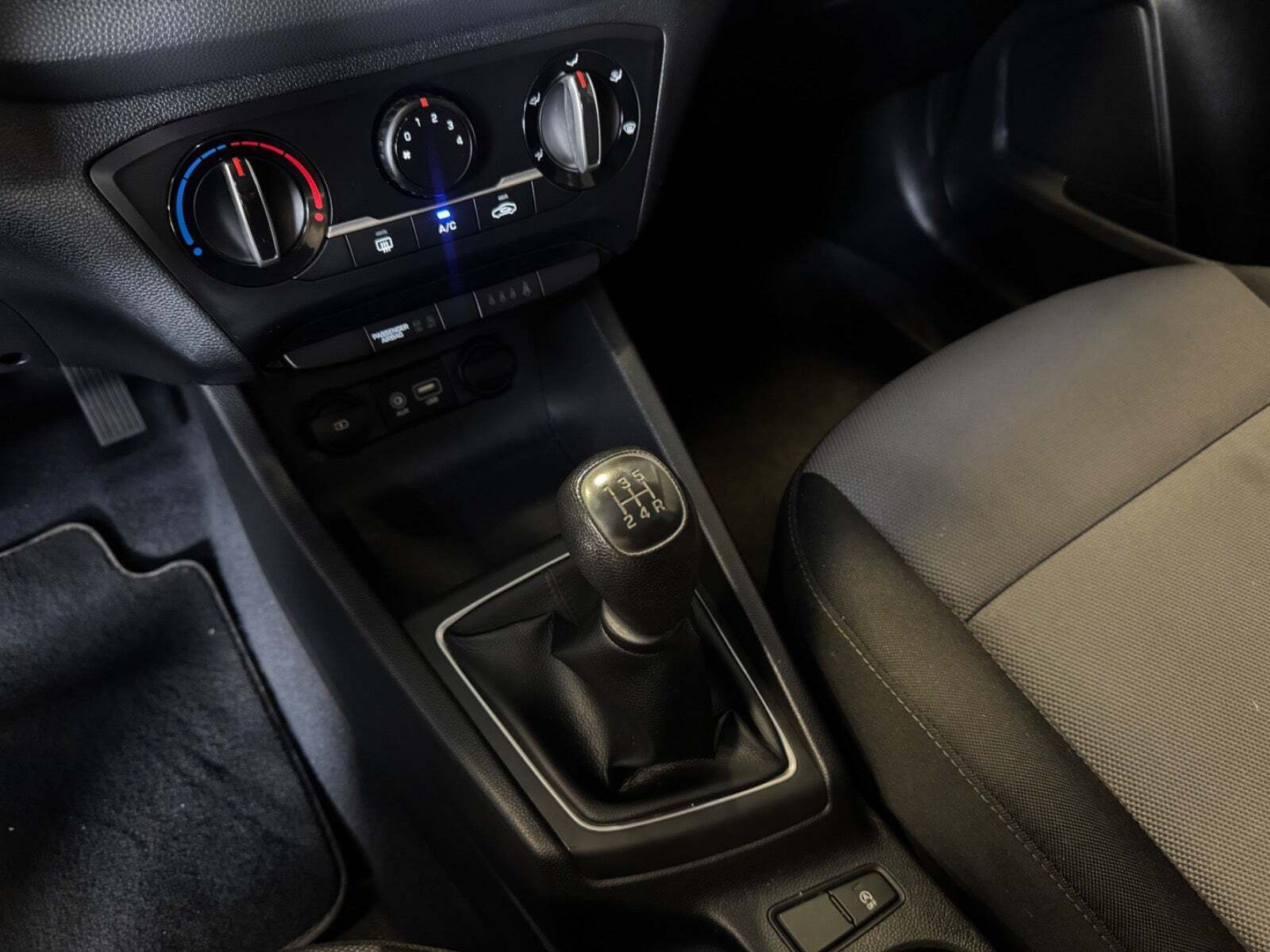 Sølv Hyundai i20 fra 2018