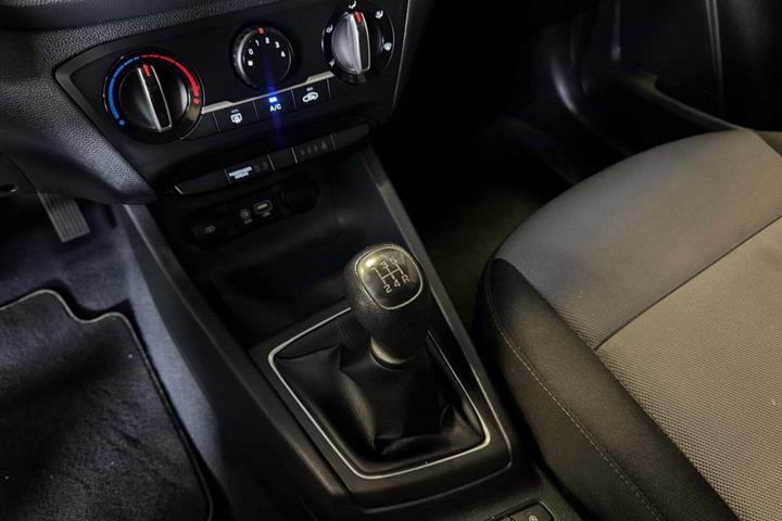 Sølv Hyundai i20 fra 2018