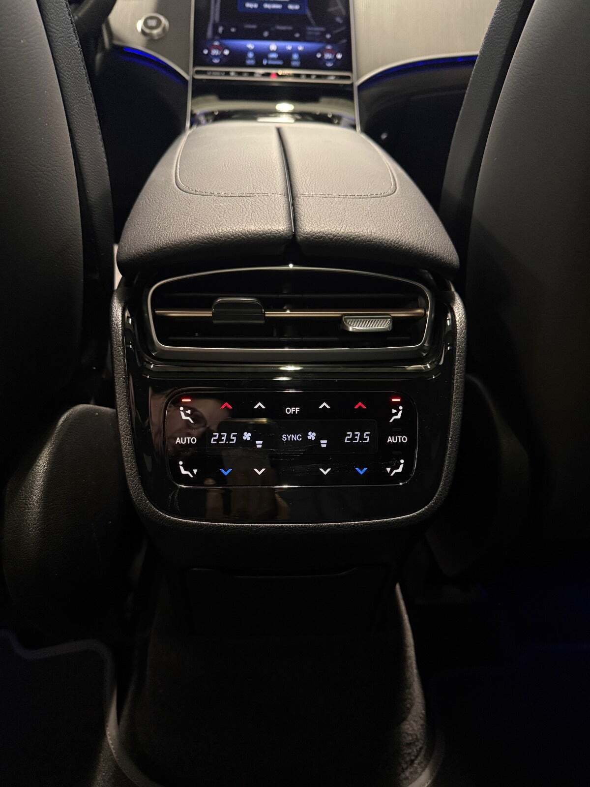 Hvid Mercedes EQE350 SUV fra 2023