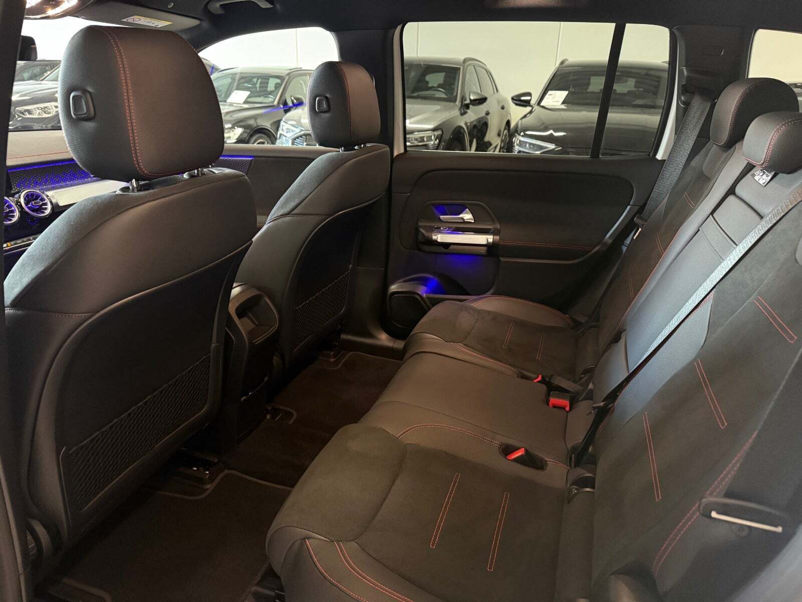 Hvid Mercedes EQB250+ fra 2025