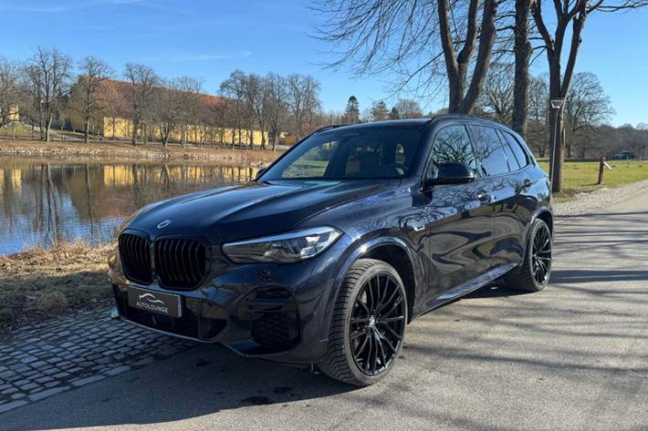 Blå BMW X5 fra 2023