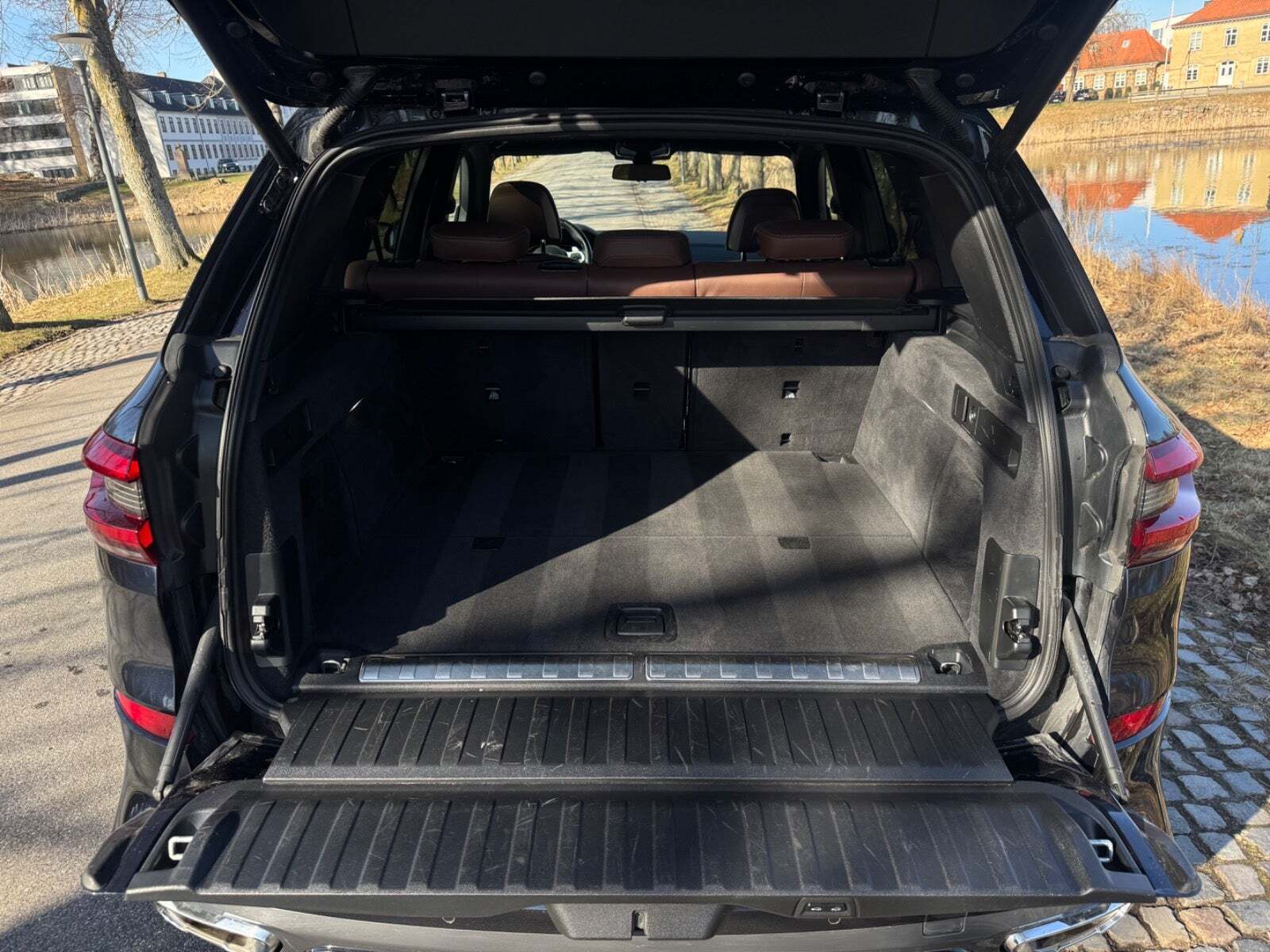 Blå BMW X5 fra 2023