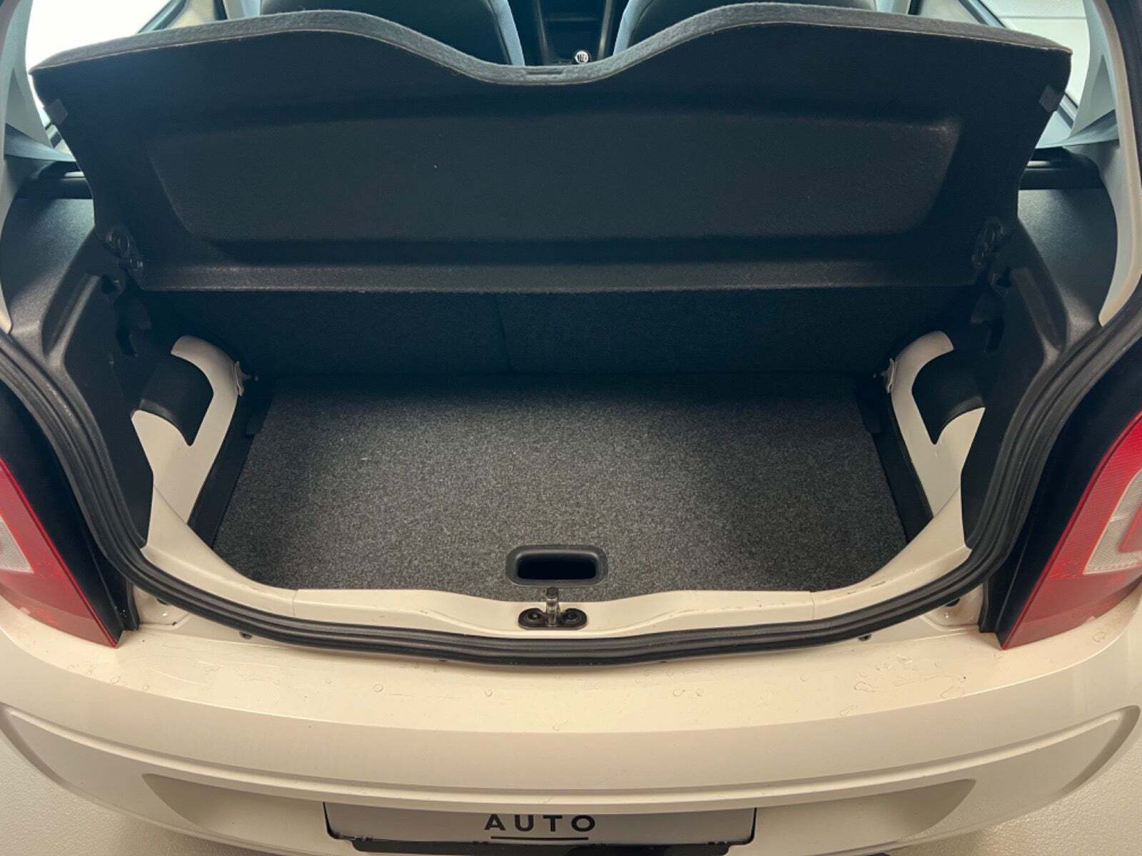 Hvid VW UP! fra 2015