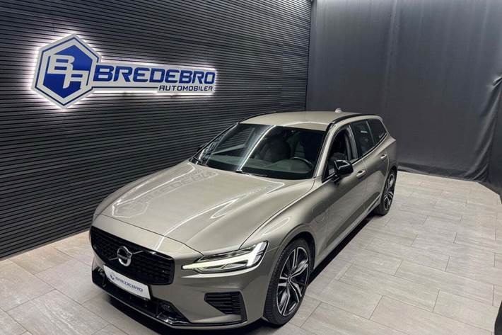 Grå Volvo V60 fra 2021