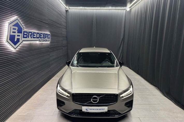 Grå Volvo V60 fra 2021